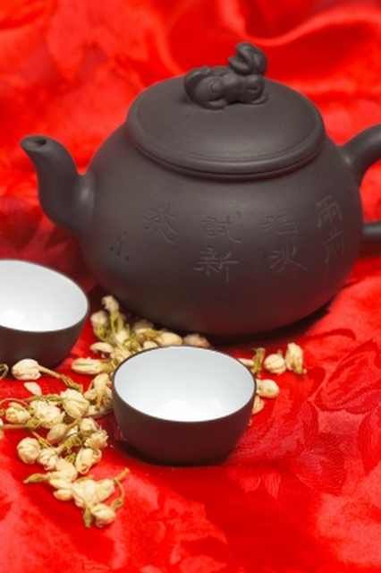 Why You Should Drink More Tea (and Less Coffee)