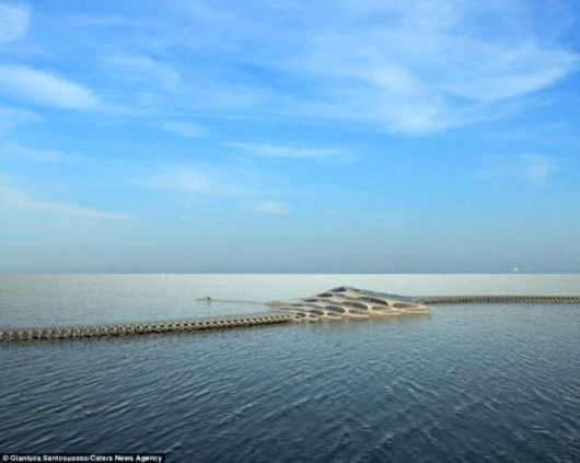 Amazing Spine Shaped Luxurious Floating Hotel Concept