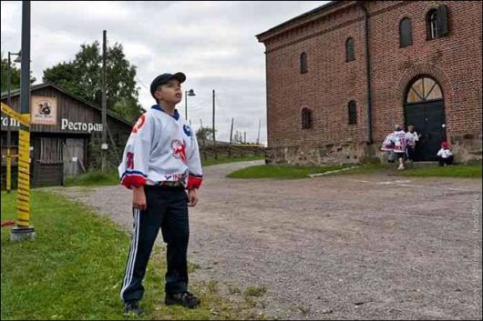 Funny Cell Phone Throwing Contest