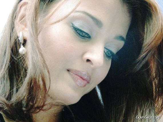 Click to Enlarge - Aishwarya Rai Wallpapers