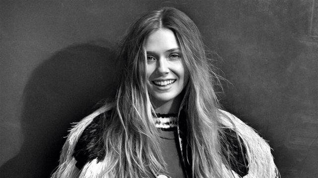 Click to Enlarge - Elizabeth Olsen's Beautiful Wallpapers