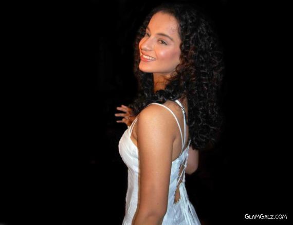 Click to Enlarge - Sizzling Kangana Ranaut Wallpapers