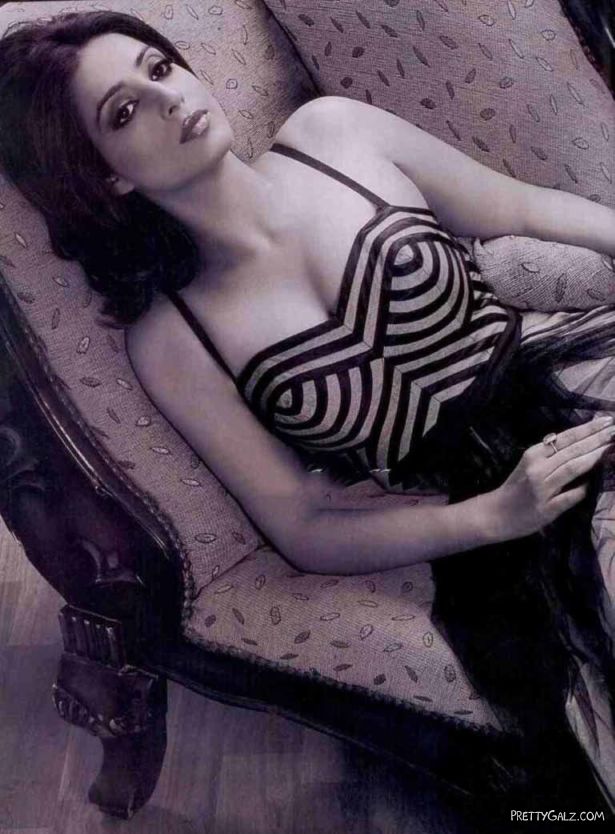Mahie Gill Exclusive Photo Gallery