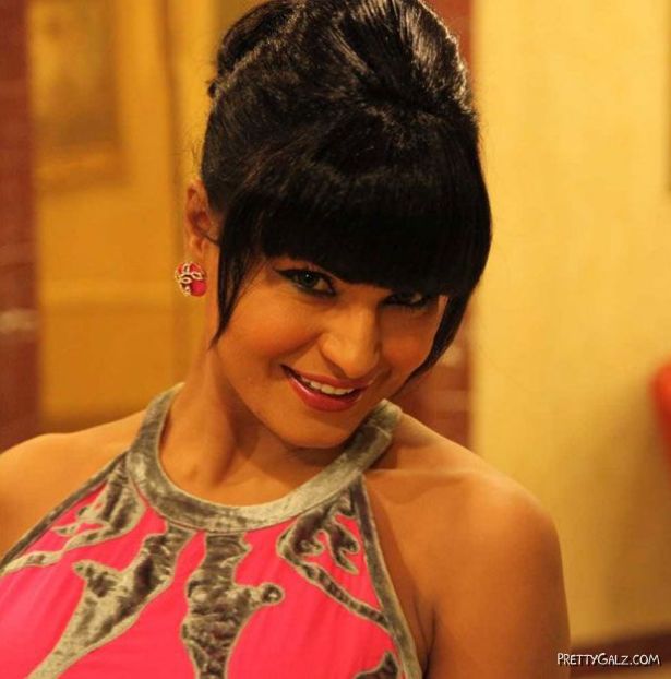 Actress Veena Malik Exclusive Photo Gallery
